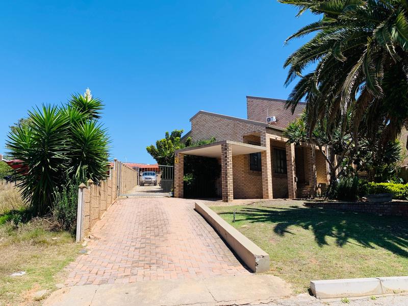 4 Bedroom Property for Sale in Wavecrest Eastern Cape